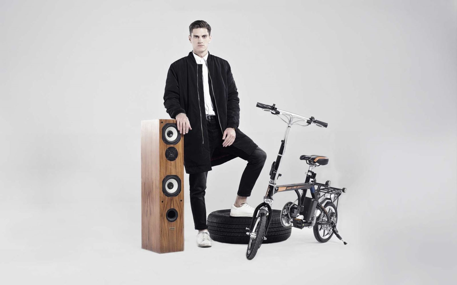 Airwheel R3 electric moped bike.