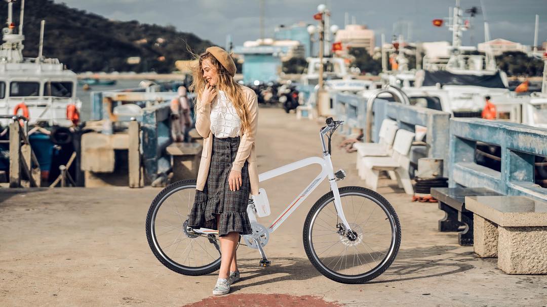 Airwheel R8 smart ebike