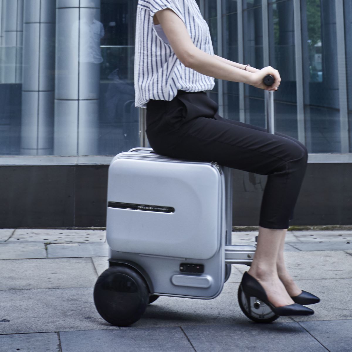 Airwheel SE3 Motorized Rideable Luggage.