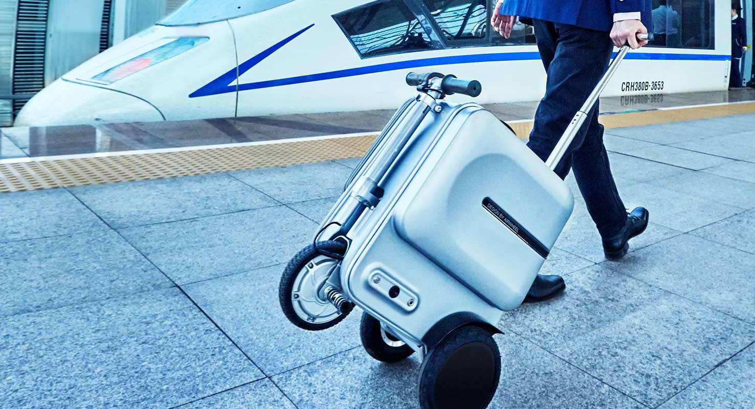 Airwheel SE3 fully functional drag along suitcase(1).