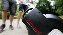 Airwheel 2-Rad Elektroroller überwindet den Congested-Verkehr