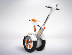  وقد نجحت Airwheel للتغلب على هذه الصعوبة بتهيئة وضع الجلوس ومحرك جديد لدراجات كهربائية ذاتية التوازن لجعل ركوب الدراجة الصغيرة أكثر مرونة ومريحة.