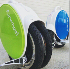 أجسادهم لا سليمة وقوية للشباب. في الوقت الحاضر، Airwheel سكوتر كهربائية ذاتية التوازن يساعد على حل القضية ويصبح أفضل مساعد لهم. يمكن أن يساعد المسنين التمتع أنفسهم بالكامل بدون استهلاك الكثير من القوة والطاقة.