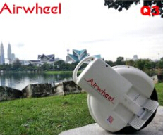 Airwheel 스쿠터 타고의 매우 독특한 방식으로이에 적응 하는 노력에도 불구 하 고