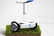 Ездить на Airwheel мини усаживания самобалансирующейся скутер S6 посещать партии в канун Рождества