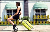 Электрические walkcar Airwheel сидя позы S6 делает жизнь из города люди более красочным