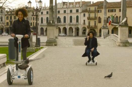 The securities on Airwheel able to get through the crowded easily.