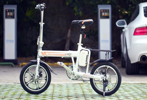 Diverso dai precedenti modelli di scooter elettrico, Airwheel R5 è un tipo di ciclomotore elettrico bicicletta, caratterizzato da tre modalità di corsa.