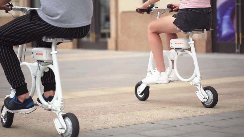 Cavalcare un E3 Airwheel , si trova il bellissimo paesaggio intorno a lui o lei.