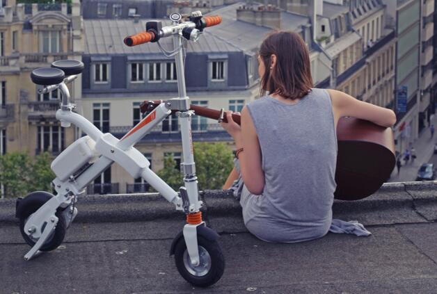 Airwheel سكوتر التنقل الكهربائية خيار جيد لمشاهدة المعالم السياحية في المدينة.