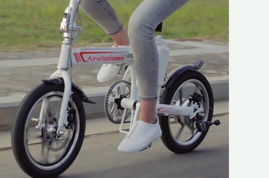 Wählen Sie Airwheel R5 elektrische Assist Bike für ein besseres und schöneres Leben.